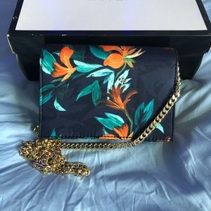 🎁9 west little crossbody bag. Beautiful floral matching shoes for sale also🎁